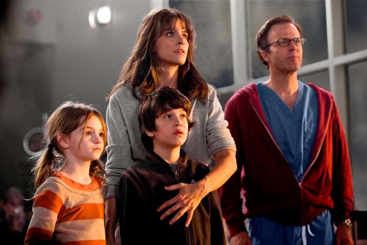 Кадр 2 из 2012 2012 (2009) Постер 2