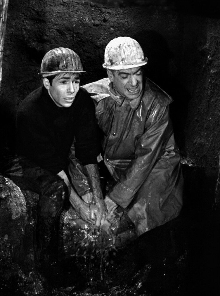 Кадр 2 из Взорвите банк Взорвите банк (1964) Постер 2
