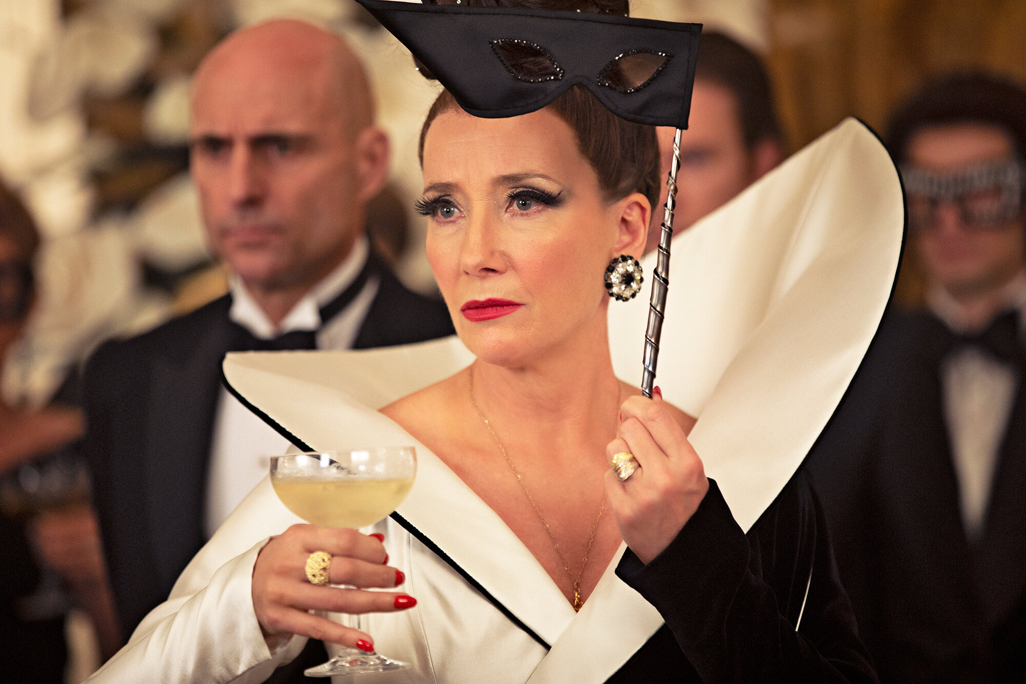 Кадр 2 из Круэлла Круэлла (2021) Постер 2
