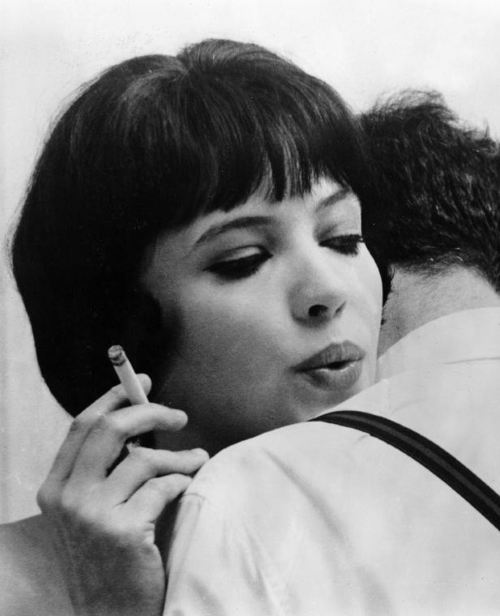 Кадр 2 из Жить своей жизнью Жить своей жизнью (1962) Постер 2