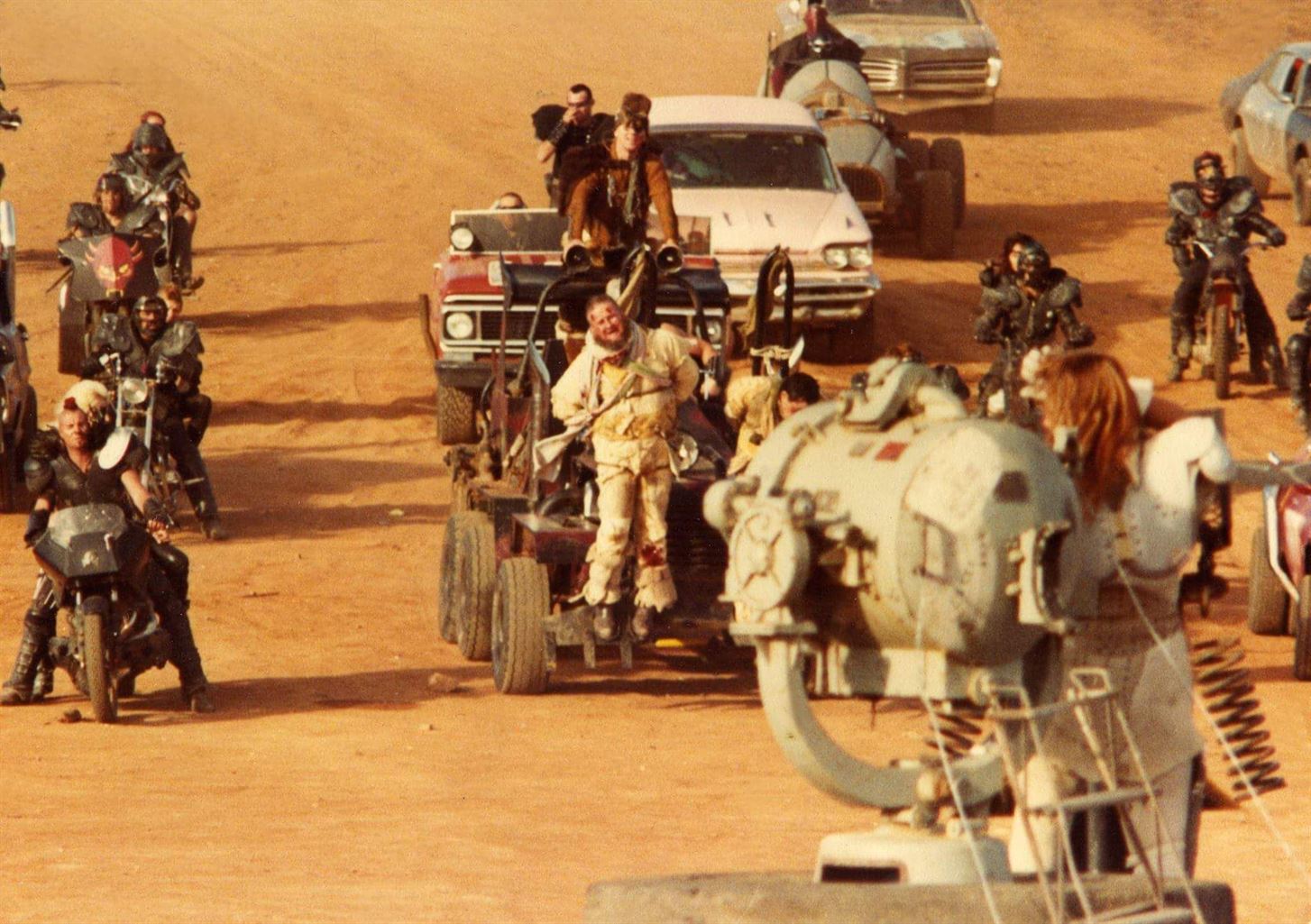 Кадр 3 из Безумный Макс 2: Воин дороги Безумный Макс 2: Воин дороги (1981) Постер 3