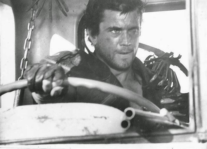 Кадр 5 из Безумный Макс 2: Воин дороги Безумный Макс 2: Воин дороги (1981) Постер 5