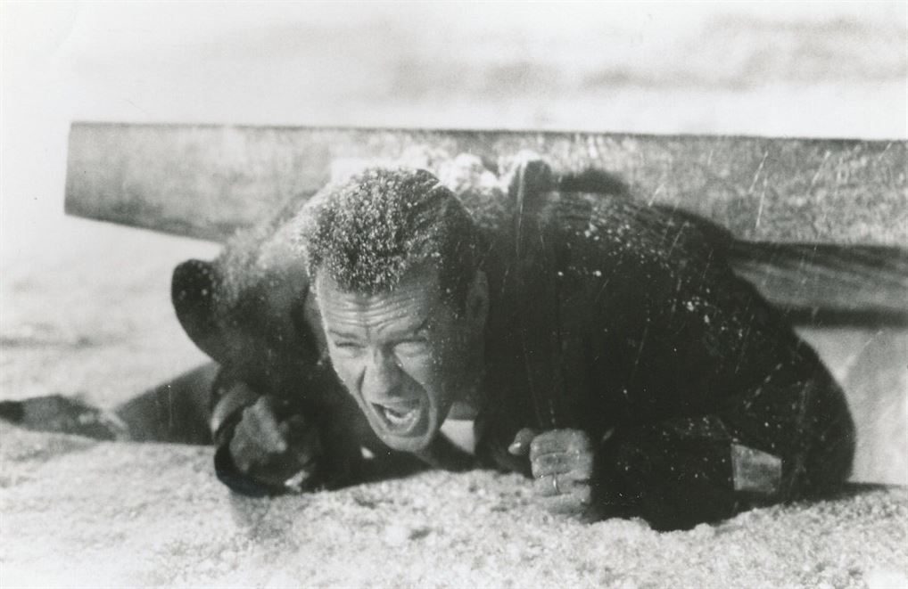 Кадр 2 из Крепкий орешек 2 Крепкий орешек 2 (1990) Постер 2