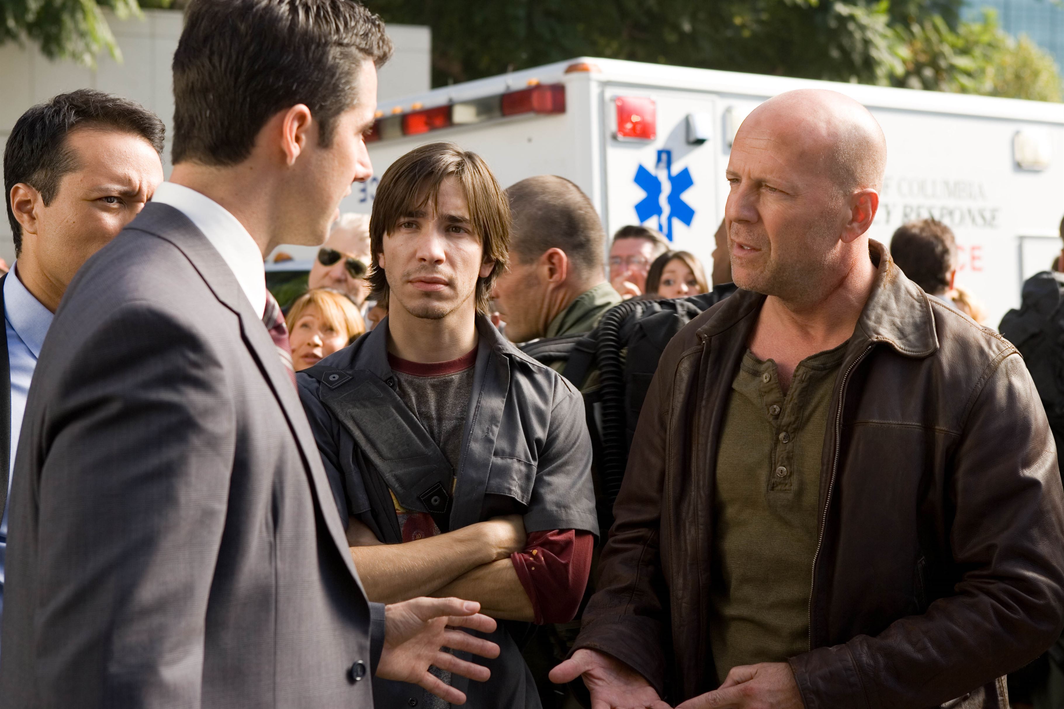 Кадр 2 из Крепкий орешек 4.0 Крепкий орешек 4.0 (2007) Постер 2