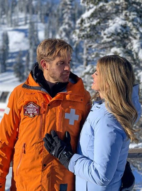 Кадр 2 из Снежный роман Снежный роман (2023) Постер 2