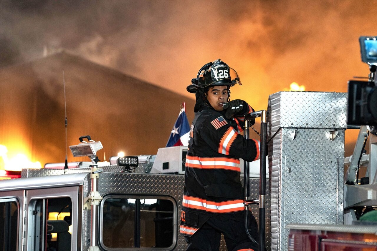 Кадр 4 из 911: Одинокая звезда 911: Одинокая звезда (2020) Постер 4