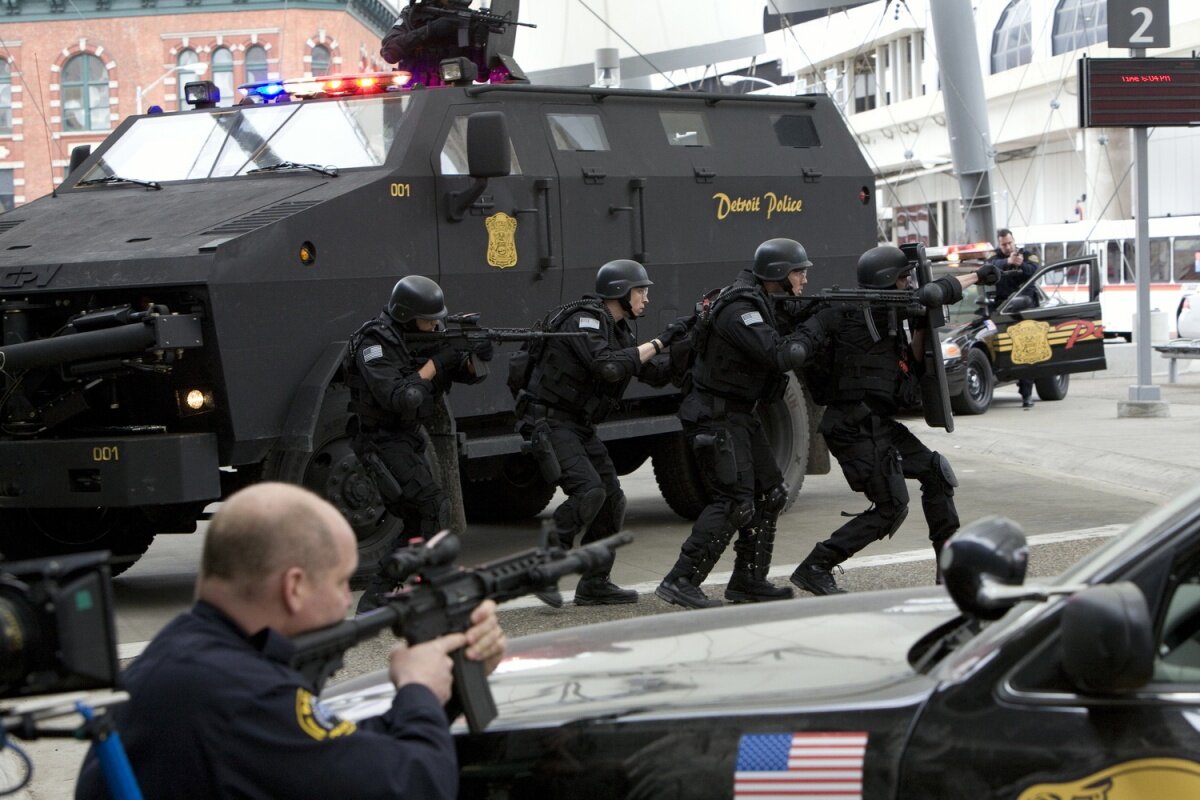 Кадр 3 из S.W.A.T.: Огненная буря S.W.A.T.: Огненная буря (2010) Постер 3