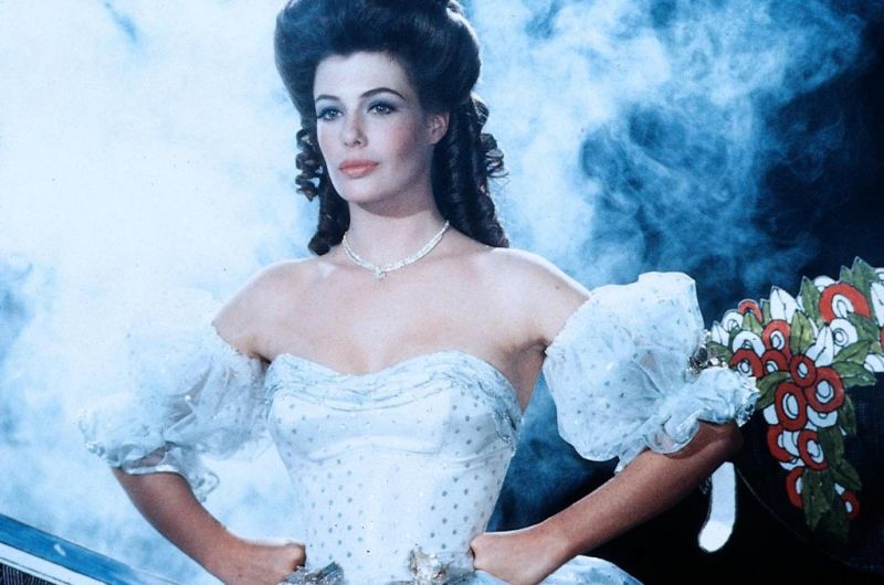 Кадр 5 из Женщина в красном Женщина в красном (1984) Постер 5