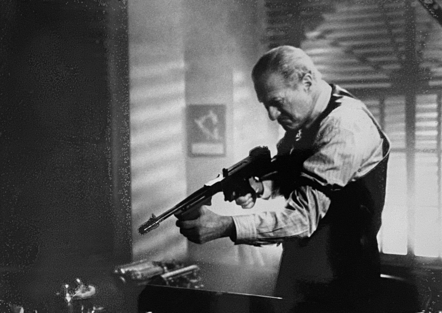 Кадр 1 из Один дома Один дома (1990) Постер 1