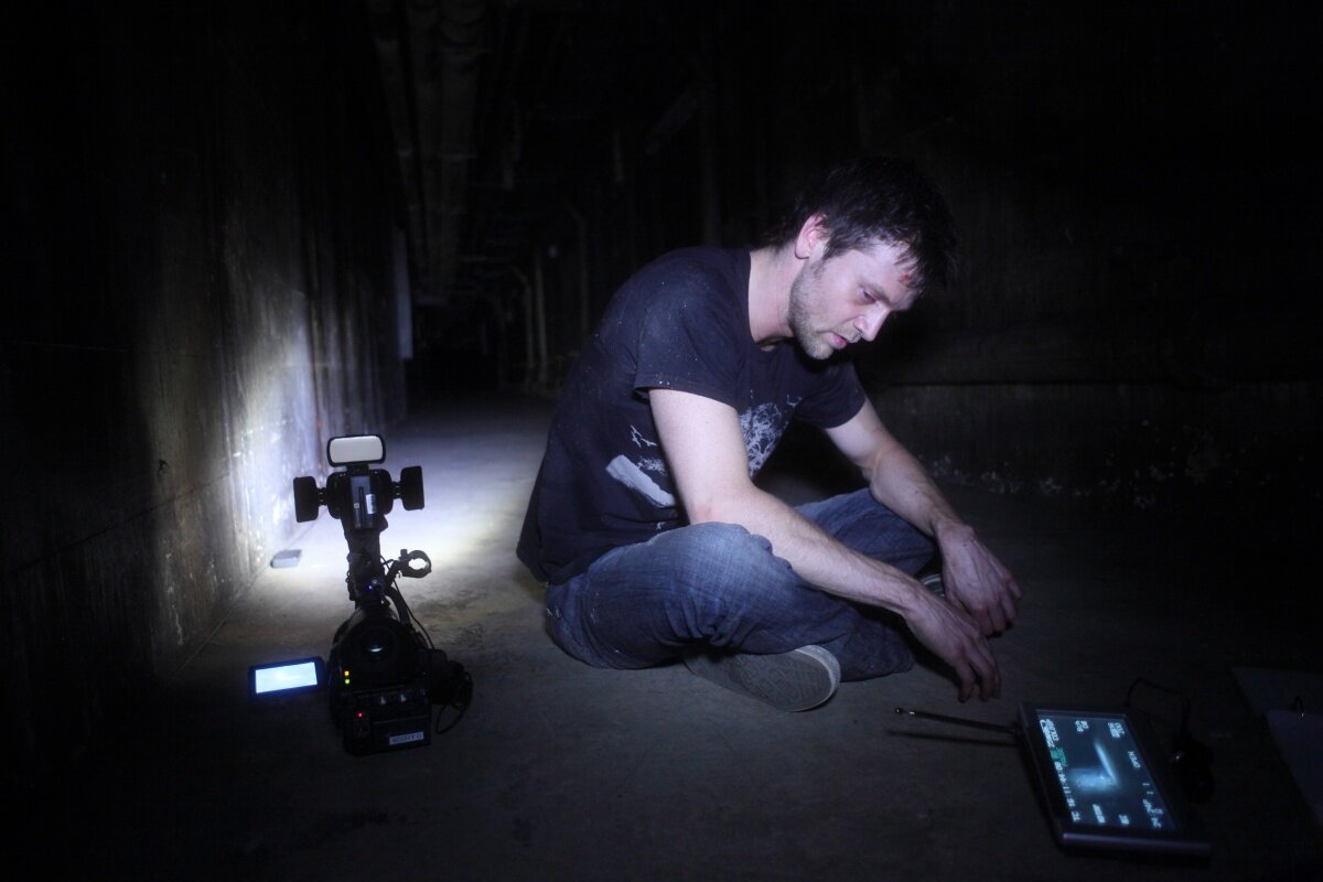 Кадр 1 из Искатели могил Искатели могил (2010) Постер 1