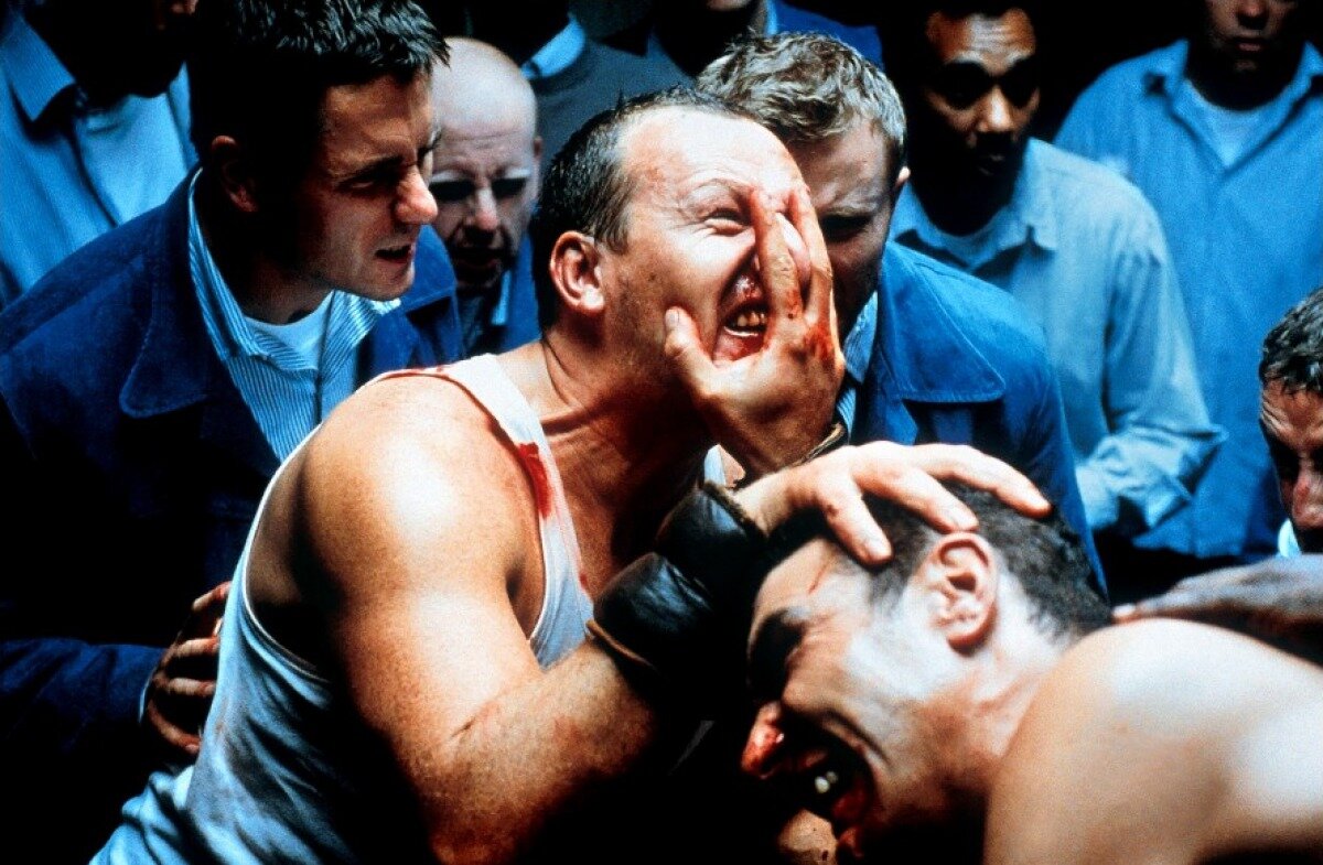 Кадр 3 из Костолом Костолом (2001) Постер 3