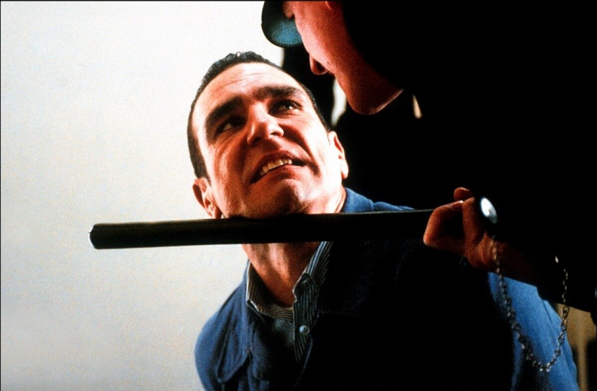 Кадр 6 из Костолом Костолом (2001) Постер 6