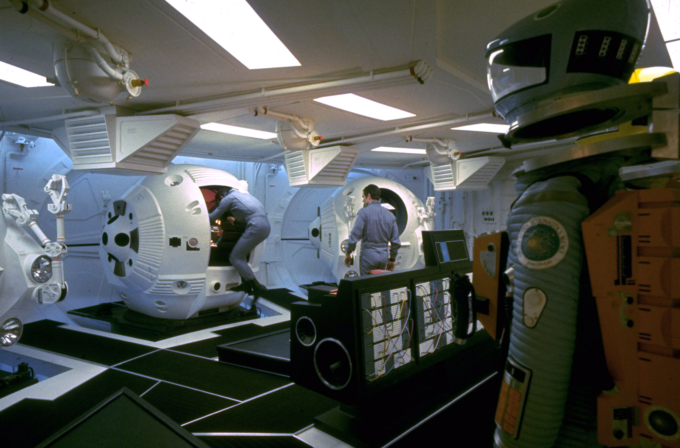 Кадр 2 из 2001 год: Космическая одиссея 2001 год: Космическая одиссея (1968) Постер 2