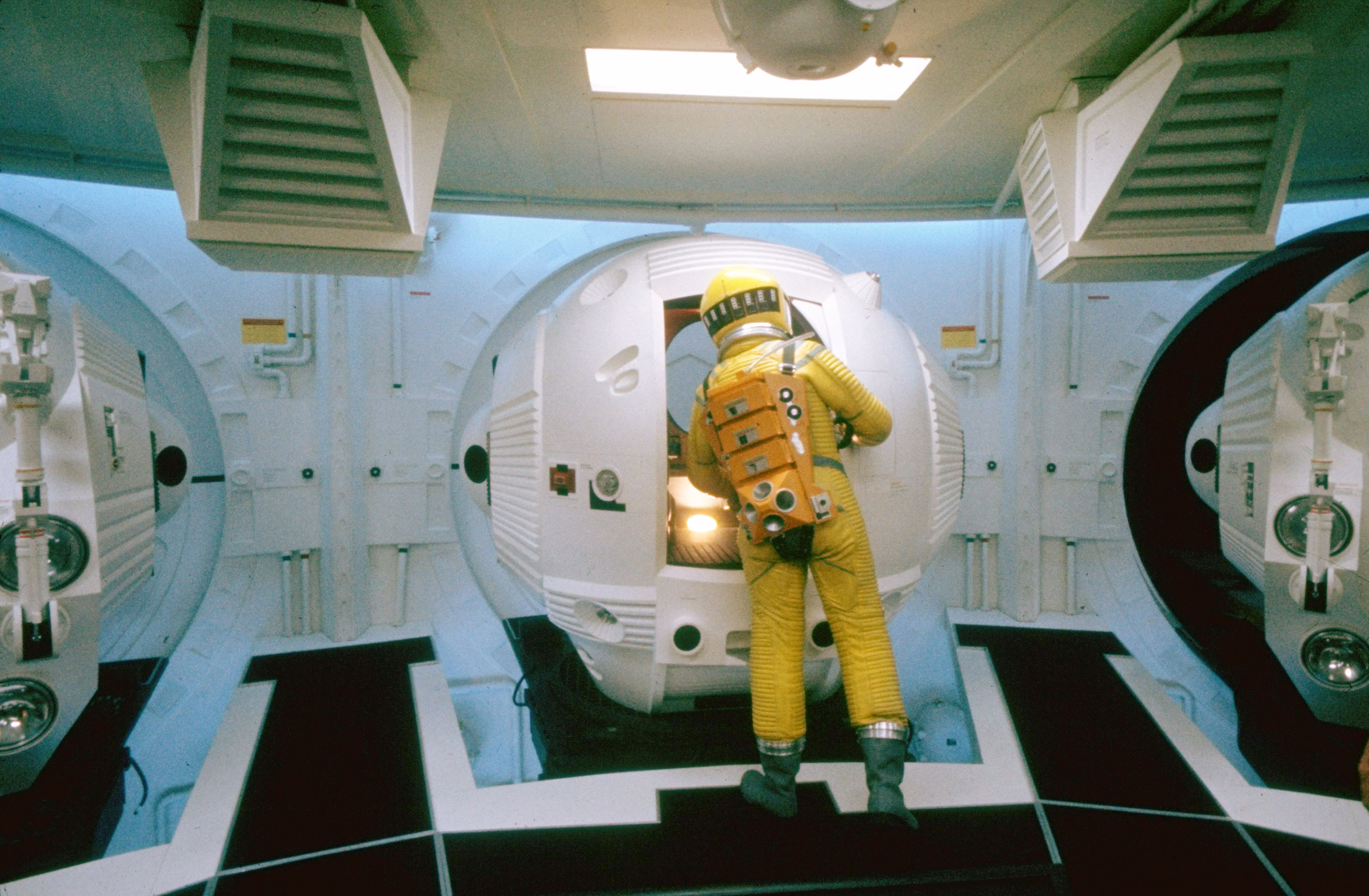 Кадр 8 из 2001 год: Космическая одиссея 2001 год: Космическая одиссея (1968) Постер 8
