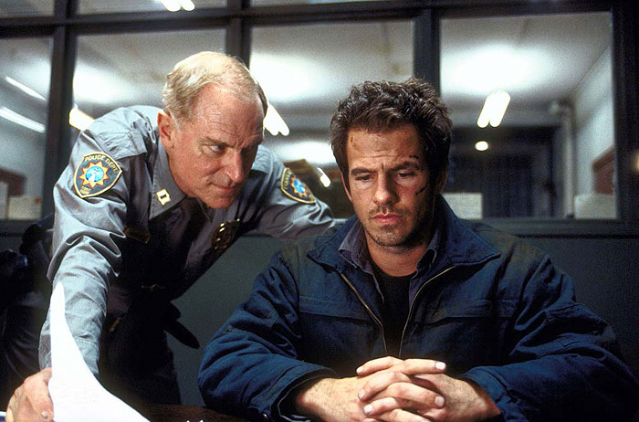 Кадр 2 из Темнота наступает Темнота наступает (2003) Постер 2