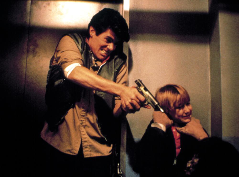 Кадр 2 из Возвращение живых мертвецов 2 Возвращение живых мертвецов 2 (1987) Постер 2