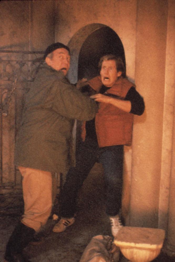 Кадр 4 из Возвращение живых мертвецов 2 Возвращение живых мертвецов 2 (1987) Постер 4